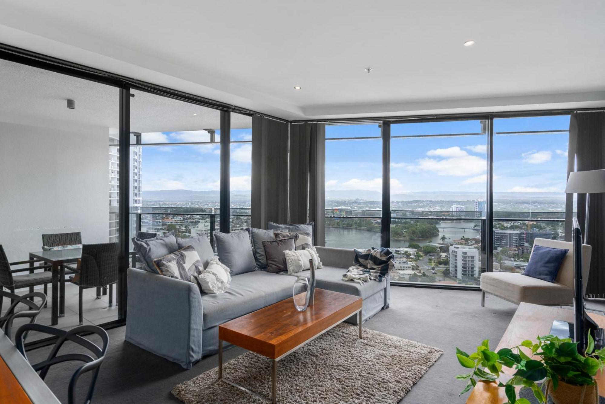 Circle On Cavill - Qstay Gold Coast