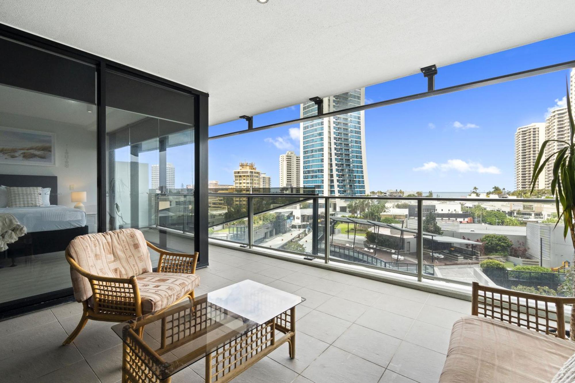 Apartment Circle On Cavill - Qstay *