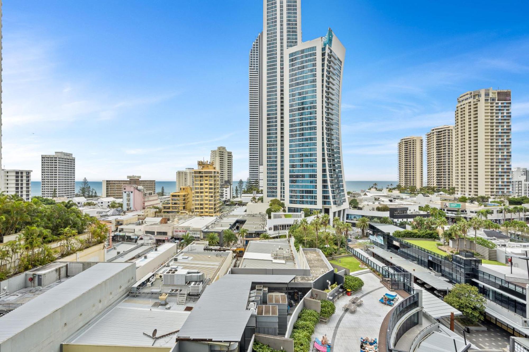 Circle On Cavill - Qstay Apartment