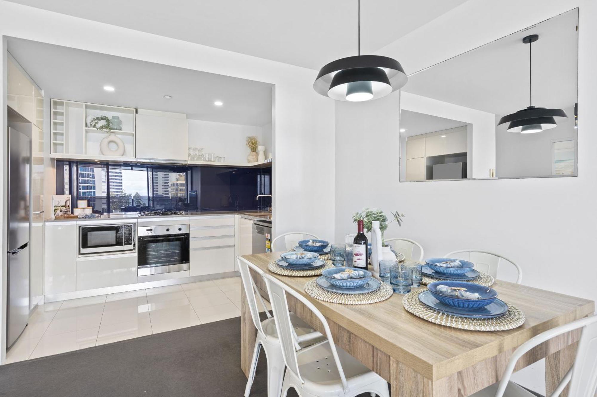 Circle On Cavill - Qstay Apartment