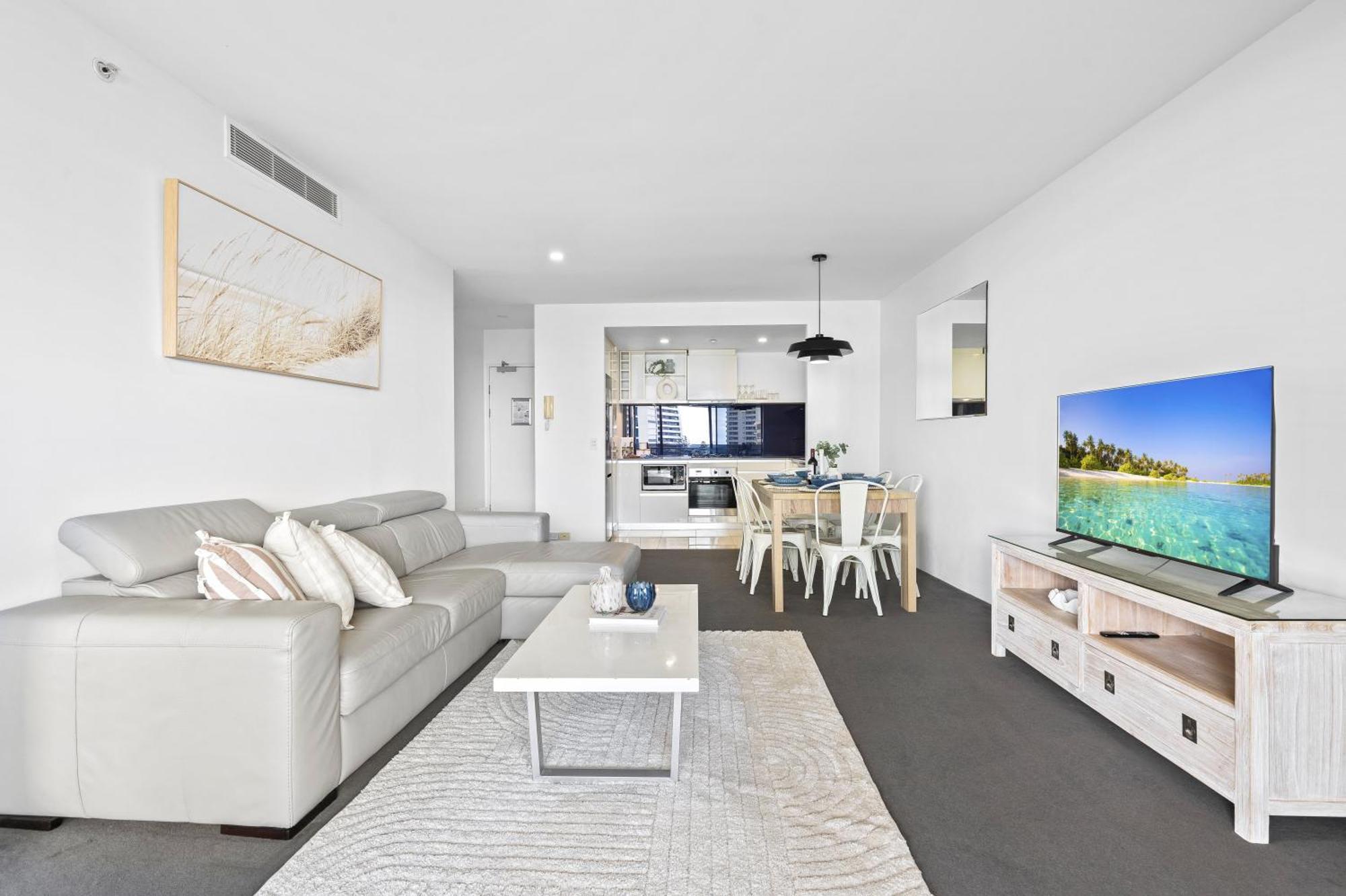 Apartment Circle On Cavill - Qstay